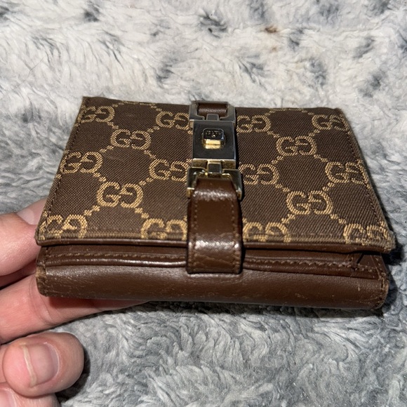 Women’s or Men's Gucci GG monogram canvas Key locking hardware Bi-Fold wallet! - Picture 4 of 17